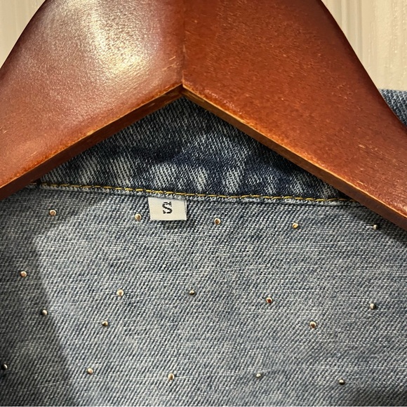 Ladies jean jacket with pearls size small - Picture 10 of 10